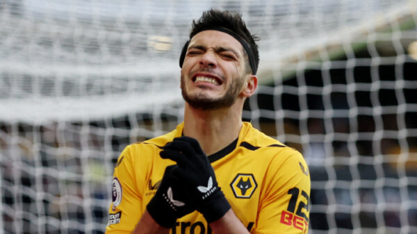 Esposa de Raúl Jiménez publica misterioso mensaje