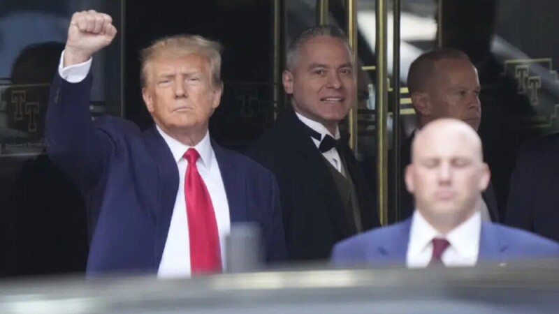 Trump se entrega en la corte en NY; prevén salga libre
