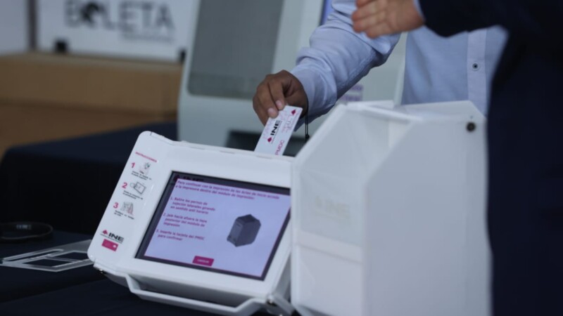 Presentan 2 modelos de urnas electrónicas para el Edomex