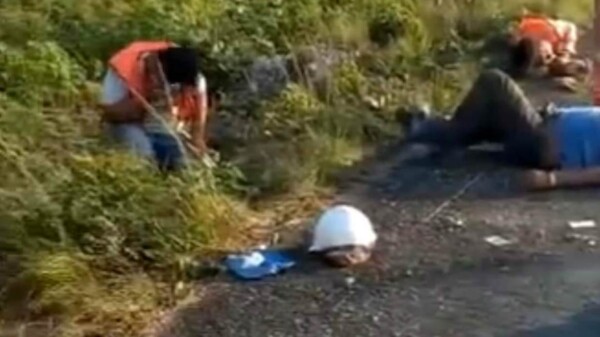 Aparatosa volcadura en la carretera Tulum-Playa del Carmen (VIDEO)