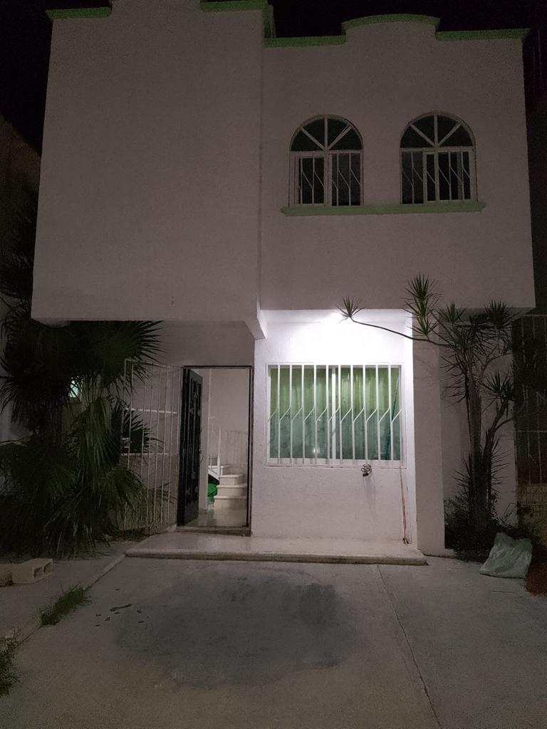 Decomisan droga en casa cateada en la Sm 519 de Cancún; los agentes hallaron tres kilogramos de hierba seca como la marihuana.