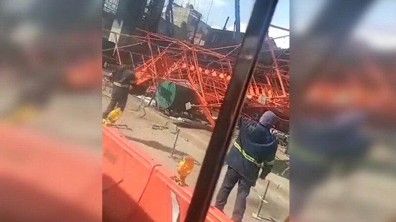 Se desploma andamio de obras en linea 12 del Metro