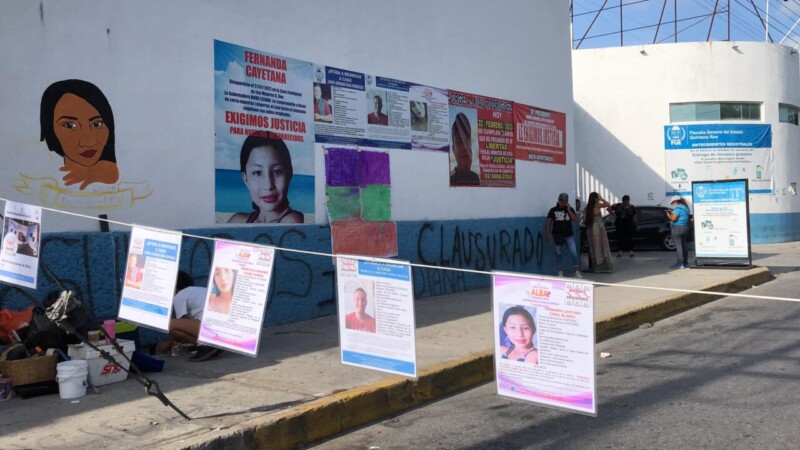 'Madres Buscadoras' bloquean esta mañana la avenida Xcaret en Cancún (VIDEO)