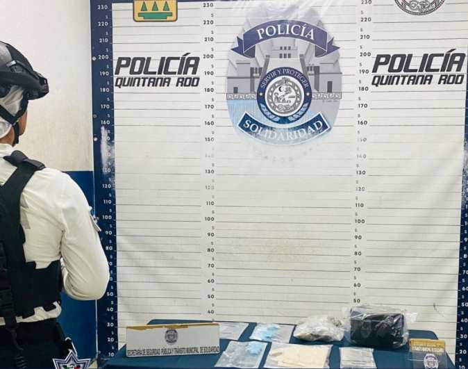 Detienen a un narcomenudista en la colonia In House de Playa del Carmen; en otro hecho, la Policía halló una bolsa con droga en la colonia Centro.