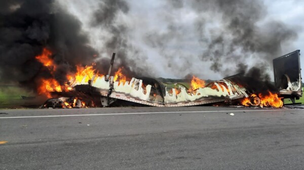 Deja 13 muertos choque en una carretera en Tamaulipas (VIDEO)