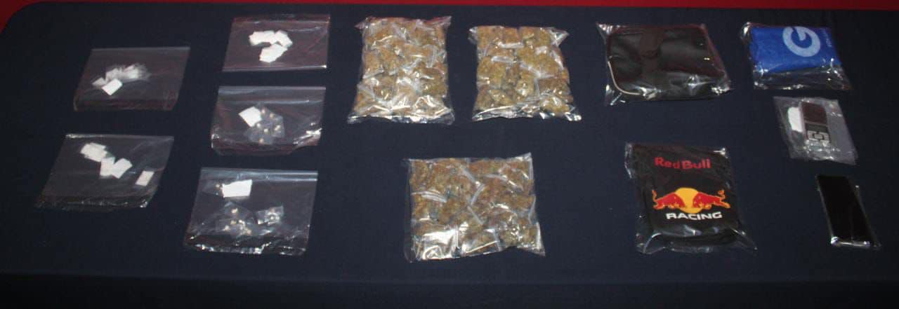 Ofrecían drogas a los asistentes a una fiesta en Las Palmas; tres sujetos fueron detenidos con cocaína, marihuana y “piedra”.