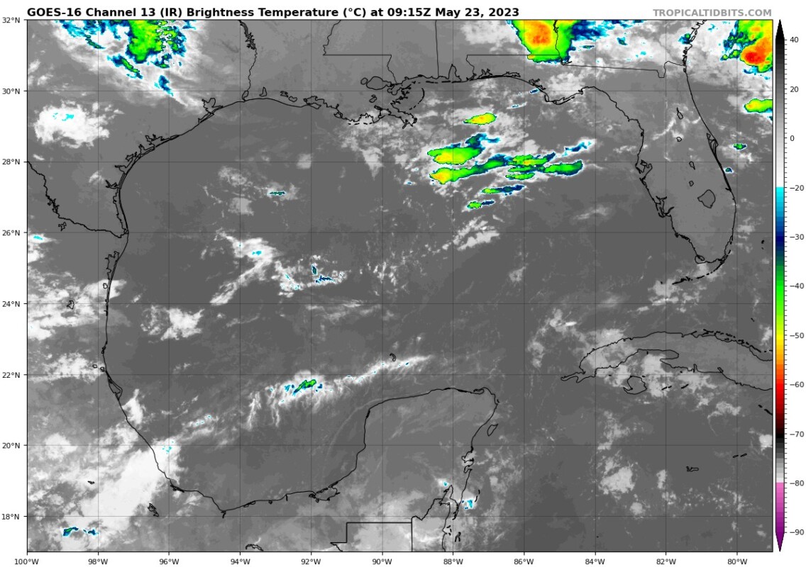 Pronóstico del clima para hoy martes 23 de mayo 2023 en Quintana Roo; cielo medio nublado a nublado durante el día.