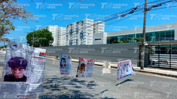 Madres Buscadora de Quintana Roo bloquean avenida frente a juzgados orales en Cancún