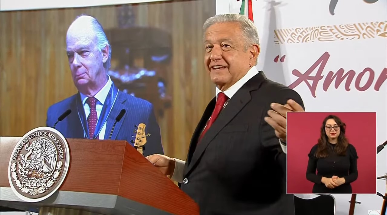 Las "medallitas" que reparten como confeti, ironizó el Presidente López Obrador. 