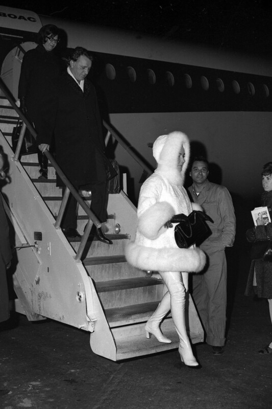 Hollywood se encargó de ‘glamurizar’ las pieles y Elizabeth Taylor de lucirlas con frecuencia. FOTO: GETTY IMAGES