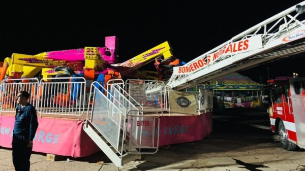 Colapsa juego mecánico en una feria; hubo tres heridos
