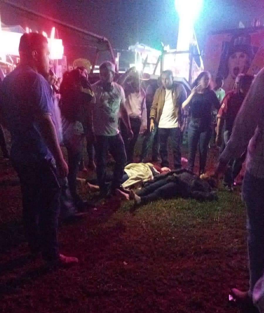 Colapsa juego mecánico en una feria; hubo tres heridos (VIDEO); una falla en la computadora provocó el percance en la “Feria de las Flores”.