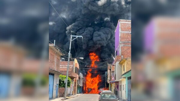  Camioneta con huachicol desata el infierno en Michoacán