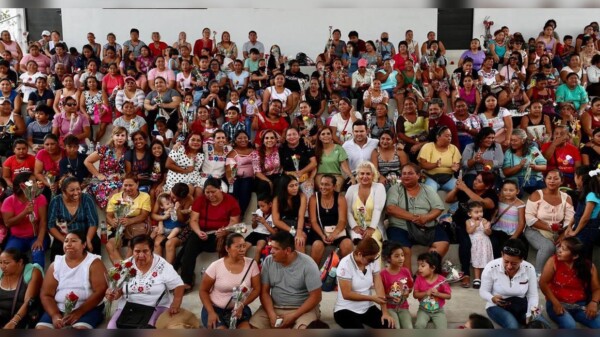 Mara Lezama en Villas Otoch toma protesta a Protectoras del Bienestar “Mujer es Vida”