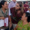 Mara Lezama entrega tarjetas para que 476 familias transformen sus viviendas