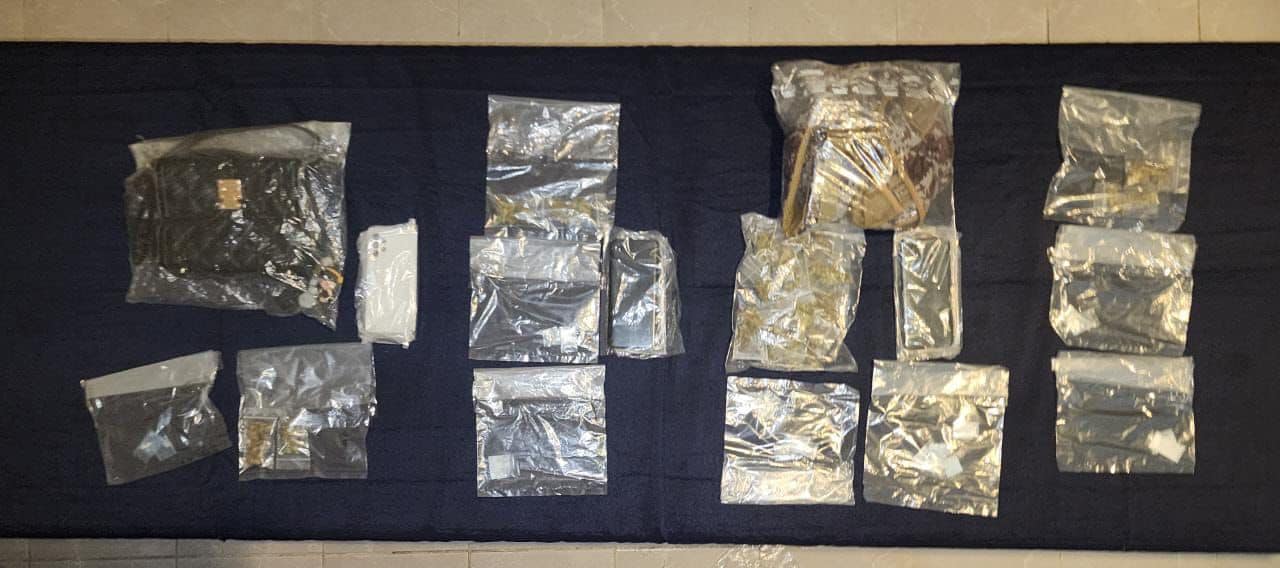 Detenidos por delitos contra la salud en Tulum; tres hombres y una mujer tenían en su poder varias dosis de enervantes.