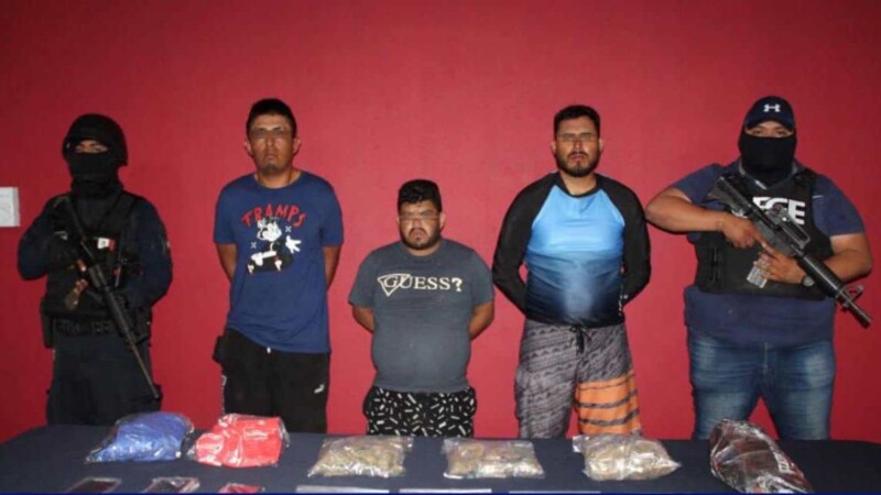 Atrapan a tres narcomenudistas en la Zona Hotelera de Cancún.
