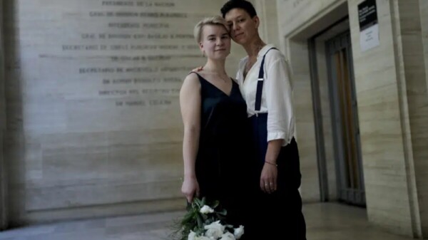 Rusos LGBT huyen de la guerra y la intolerancia