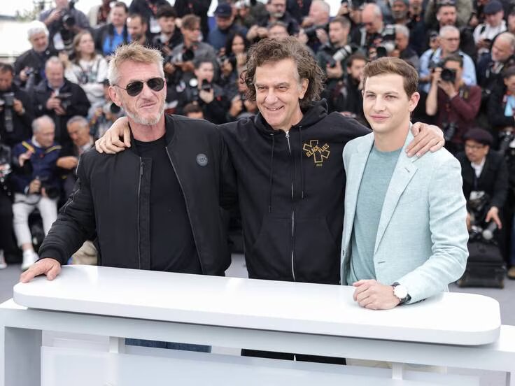 Sean Penn se lanza contra la Inteligencia Artificial y apoya a los guionistas de Hollywood