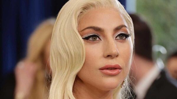 Sujeto intenta ingresar a casa de Lady Gaga para llevarle flores
