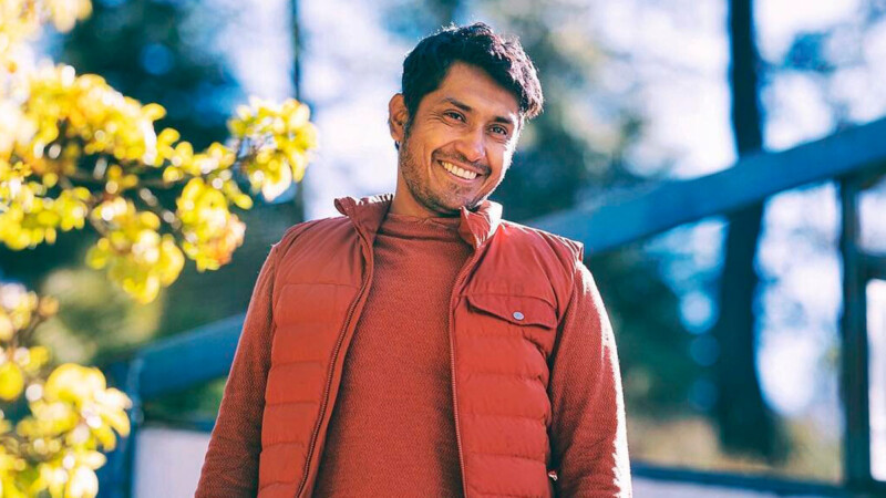 Tenoch Huerta habla sobre racismo a niños de la Alcaldía Iztapalapa