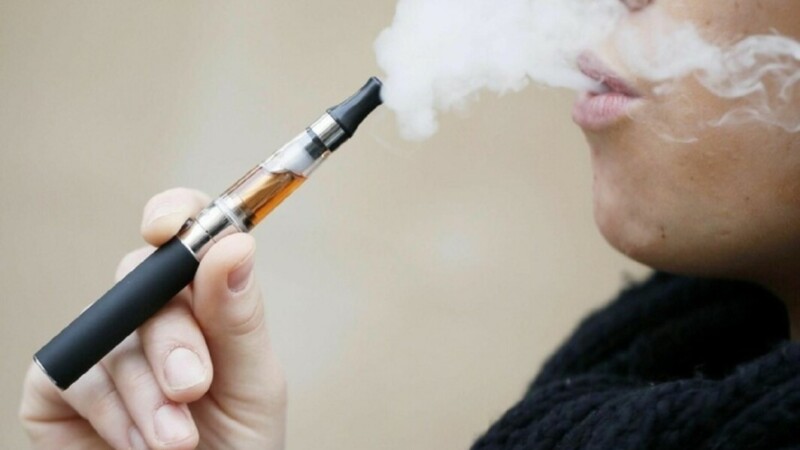 Critica AMLO amparo a Philip Morris que comercializa vapeadores