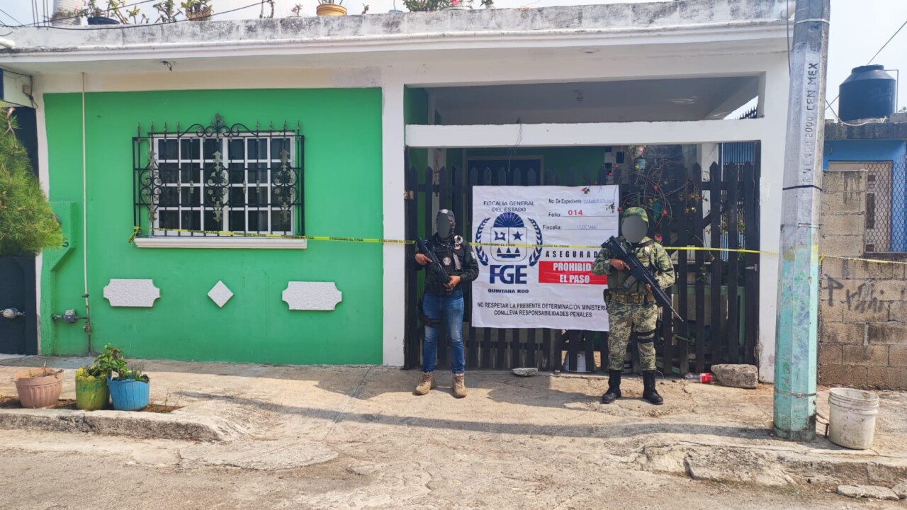 Aseguran droga y detienen a cuatro jóvenes en un cateo en Chetumal; una vivienda de la colonia Proterritorio quedó asegurada.