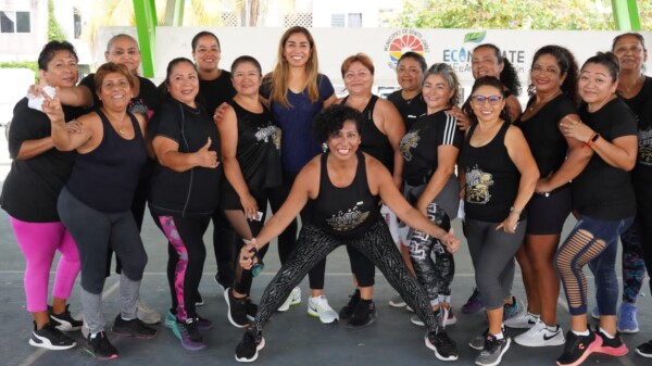 Recorre Marybel Villegas la Supermanzana 77 de Cancún