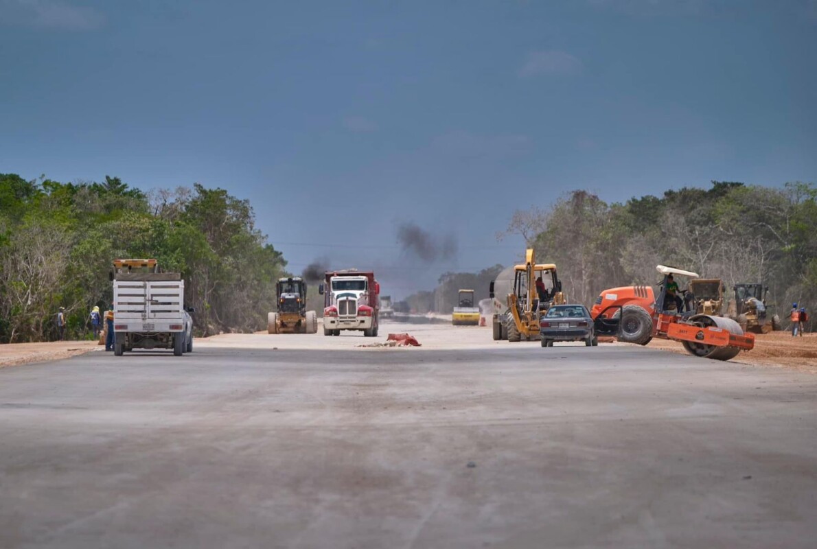 Es la avenida que une a las carreteras Cancún-Mérida con la Cancún-Tulum.