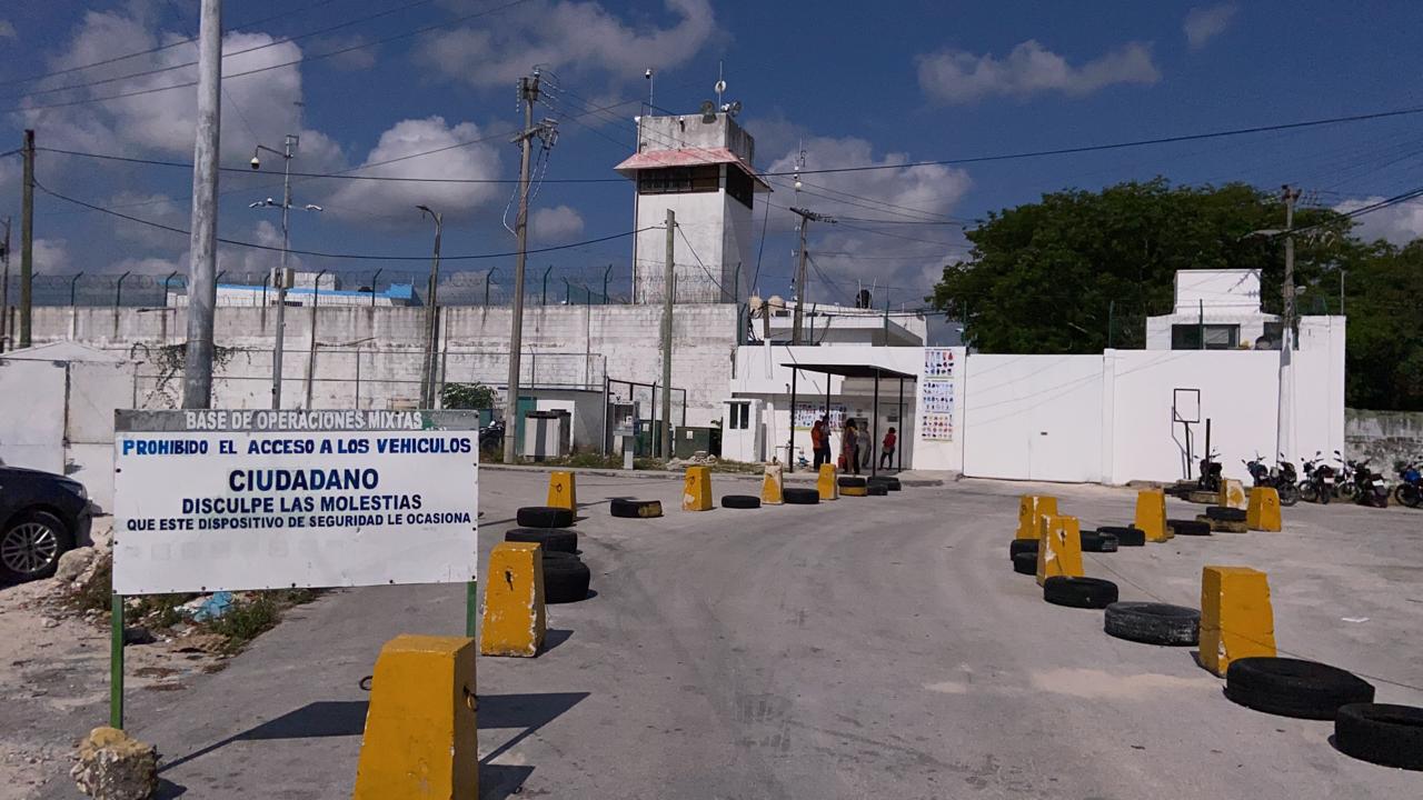 Hallan sin vida a un interno del Cereso de Cancún (VIDEO); el cuerpo será enviado al Semefo para determinar las causas del deceso.