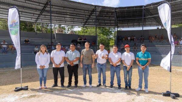 Diego Castañón entrega obra altruista que mejora la infraestructura deportiva en Tulum