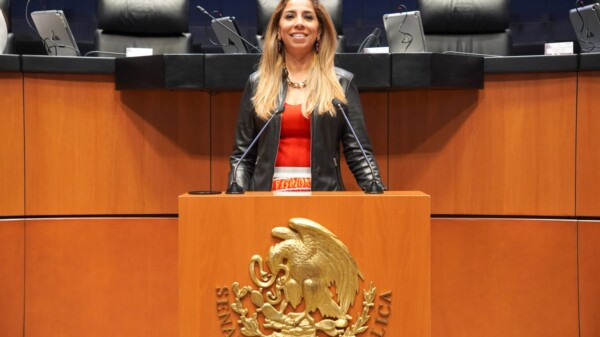 Marybel Villegas cumple a los trabajadores de Quintana Roo con reformas laborales justas.