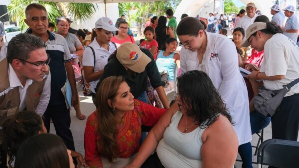 Mara Lezama lleva Salud para Tod@s a Villas Otoch Paraíso