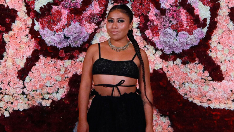 Yalitza Aparicio se luce en el desfile de Dior