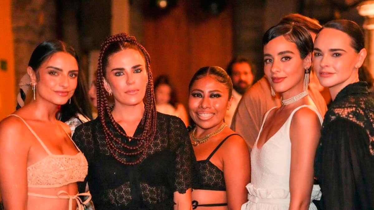 Yalitza Aparicio se luce en el desfile de Dior