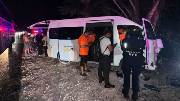 Se sale de la carretera y choca contra árbol en la vía de Gas Auto