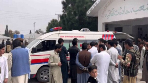 Matan a siete maestros durante un tiroteo en una secundaria de Pakistán.