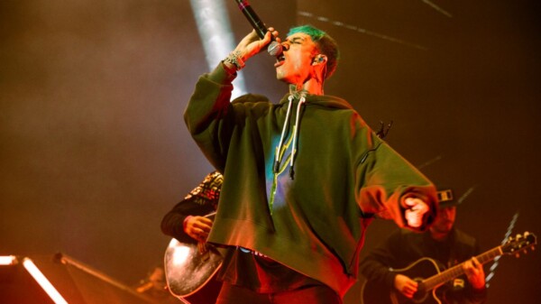 "Cantas bien cule...": Natanael Cano insulta a fan durante concierto