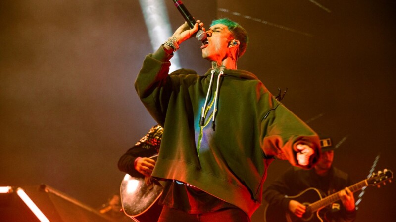 "Cantas bien cule...": Natanael Cano insulta a fan durante concierto