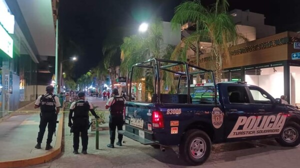 Ataque a balazos contra negocio en la Quinta Avenida de Playa del Carmen