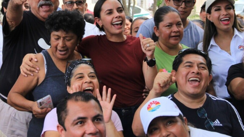 Ana Paty concreta logro en 4 colonias recién regularizadas de la mano con Mara Lezama