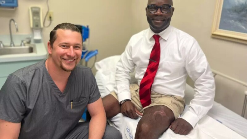 Contrae bacteria carnívora tras ser mordido en una pierna por un familiar.