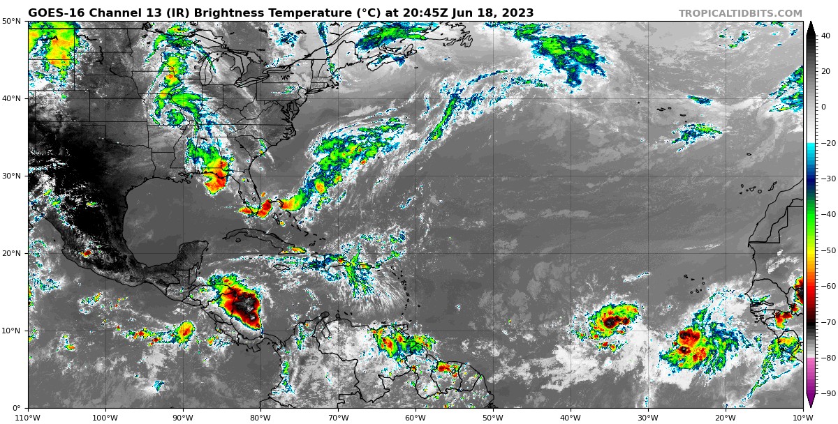 Pronóstico del clima para hoy lunes 19 de junio 2023 en Quintana Roo; cielo despejado a medio nublado y lluvias aisladas en Quintana Roo.