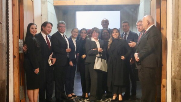 “Al carajo con el dedazo y la imposición”: AMLO