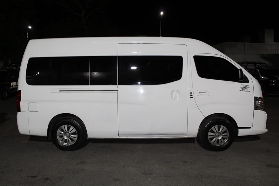 Detienen a un sujeto por delitos contra la salud en Cancún; a bordo de una van le ofreció drogas a un ciudadano en la Ruta 4.