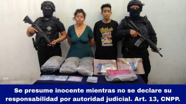 Detienen a un hombre y una mujer con drogas y 'armas' en Playa del Carmen.