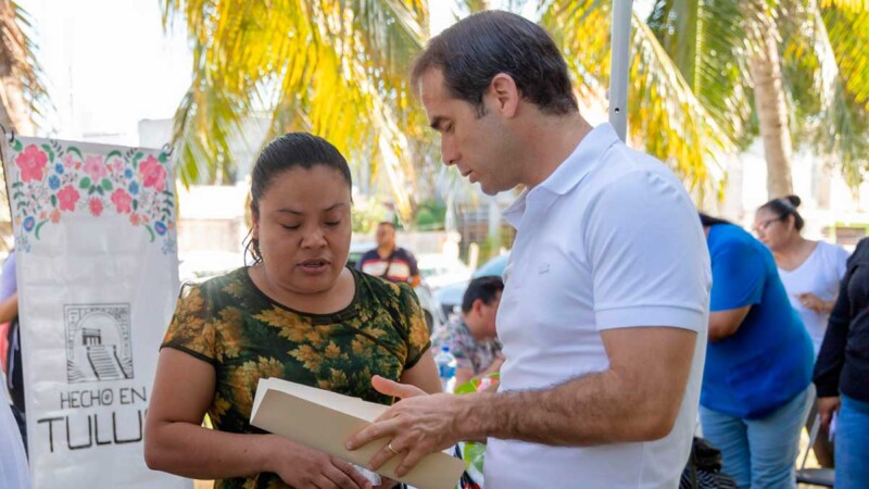 Diego Castañón acerca trámites y servicios del Ayuntamiento a la colonia Huracanes