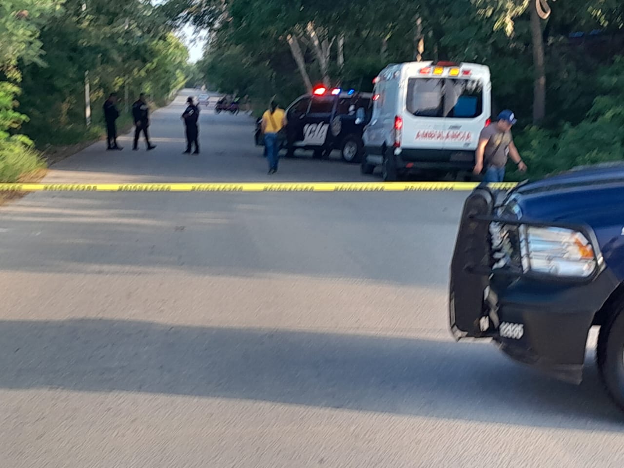 Hallan dos ejecutados en una avenida de Playa del Carmen; las víctimas fueron torturadas y les dieron el tiro de gracia.