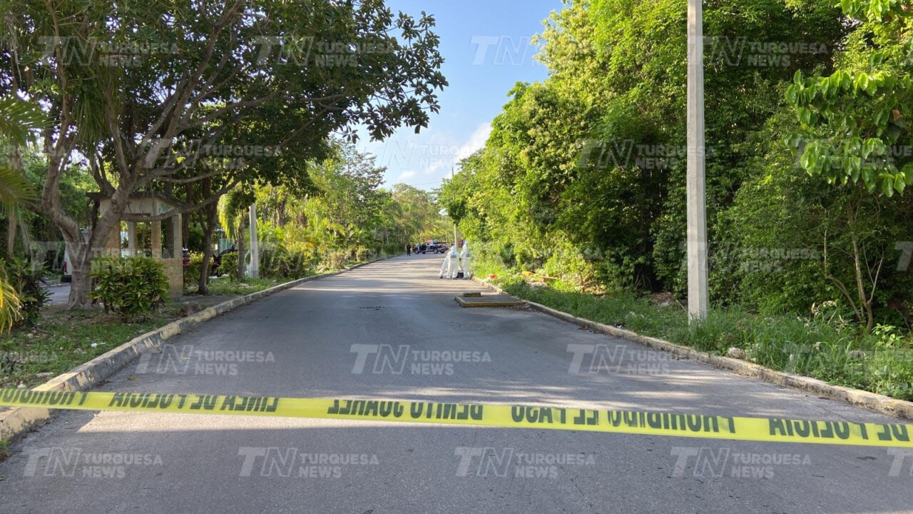 Hallan cuerpo embolsado en el fraccionamiento La Joya en Cancún; vecinos reportaron los hechos esta mañana cerca del Arco Vial.
