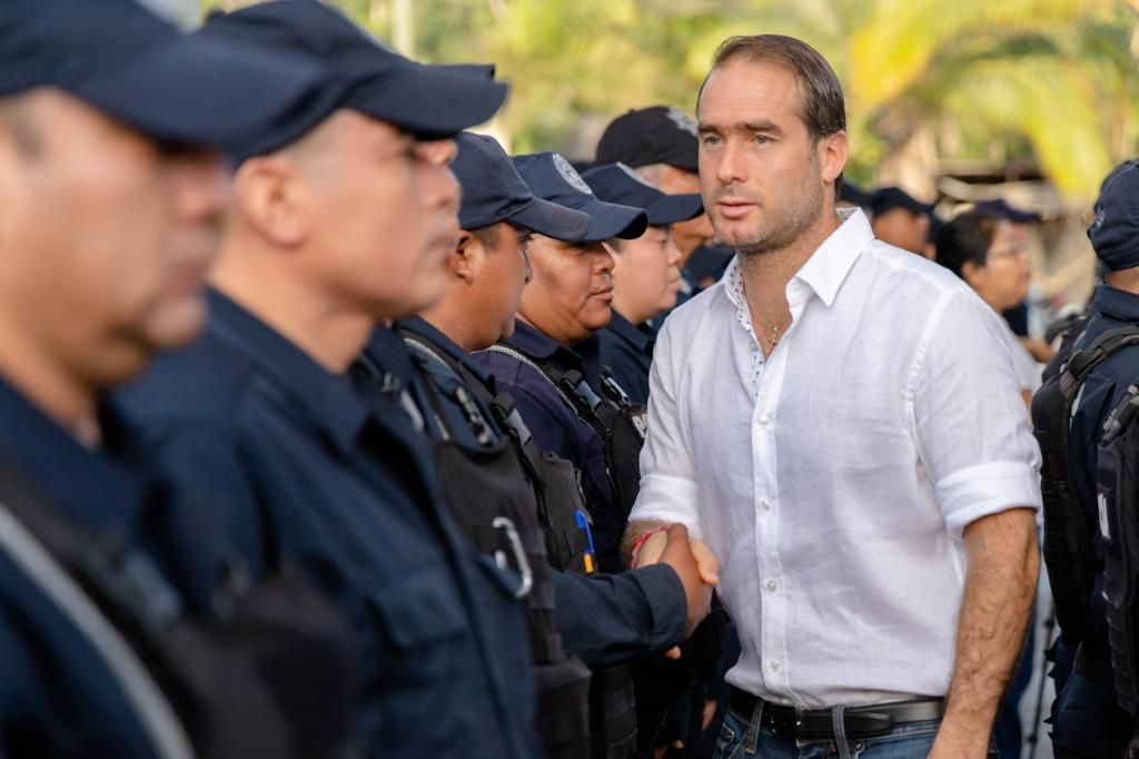 Diego Castañón anuncia nuevos estímulos para las y los policías de Tulum; reconoce el presidente municipal los resultados en seguridad.